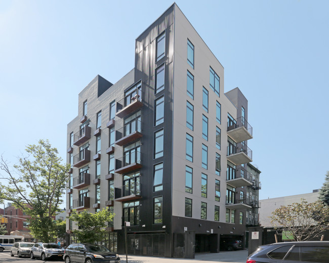 310 Graham Ave in Brooklyn, NY - Building Photo - Building Photo