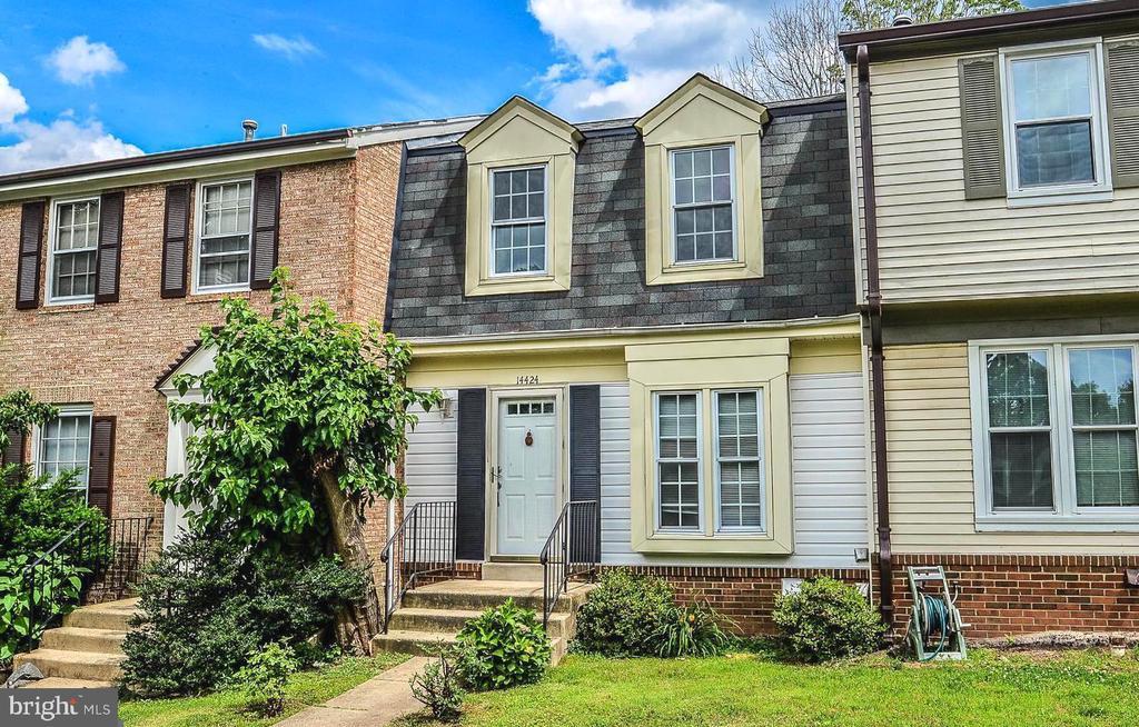14424 Black Horse Ct in Centreville, VA - Foto de edificio