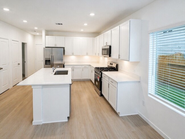 2211 Salinas Dr in Rosharon, TX - Building Photo - Building Photo