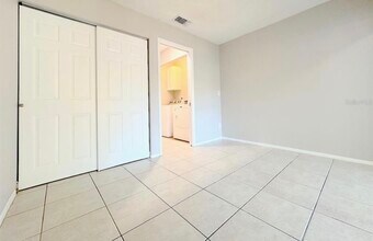 7135 Parkside Villas Dr N, Unit 7135 in St. Petersburg, FL - Foto de edificio - Building Photo