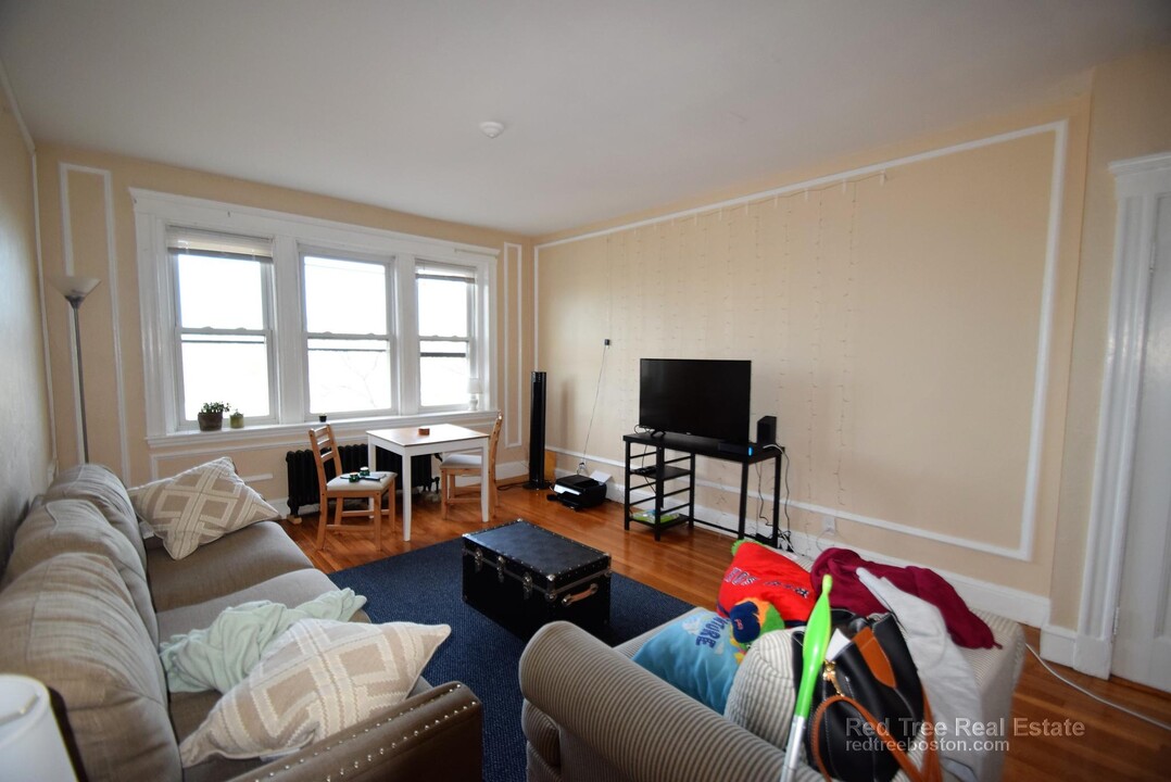 2001 Commonwealth Ave, Unit 16 in Brighton, MA - Building Photo