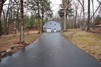 1432 E Mombasha Rd in Monroe, NY - Building Photo - Building Photo
