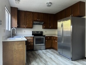 2214 Myrtle Avenue in Eureka, CA - Building Photo - Building Photo