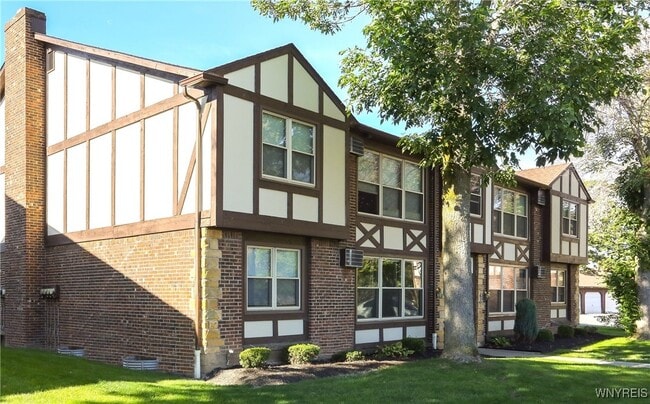 property at 8 Chestnut Ridge Ln