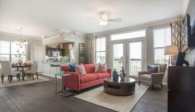2380 S MacGregor Way in Houston, TX - Building Photo - Building Photo
