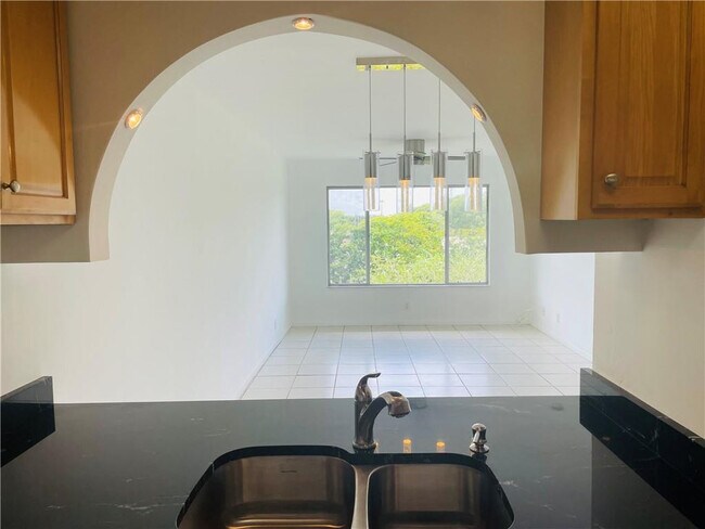 3247 NW 103rd Terrace in Coral Springs, FL - Building Photo - Building Photo