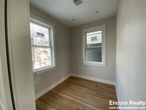 70 Spring St in Cambridge, MA - Building Photo - Building Photo