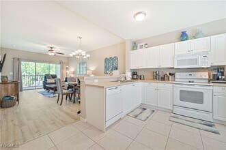 9185 Celeste Dr in Naples, FL - Foto de edificio - Building Photo