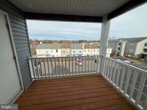 102 Piccadilly Ln, Unit 203 in Stafford, VA - Building Photo - Building Photo