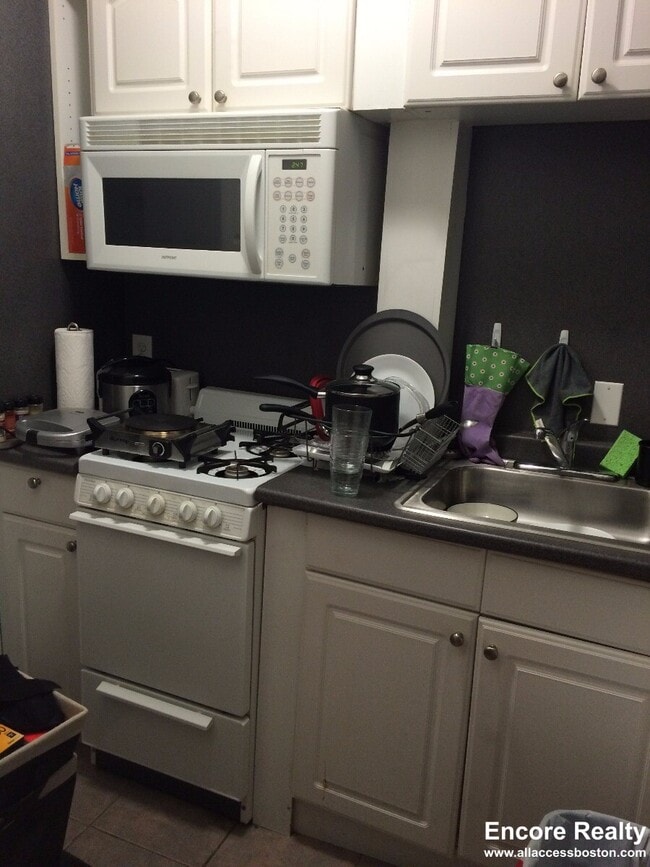 26 Hemenway St, Unit 1 in Boston, MA - Foto de edificio - Building Photo