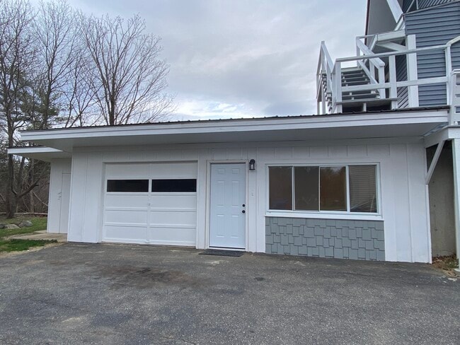 84 Tuttle Ln, Unit Garage in Greenland, NH - Foto de edificio - Building Photo