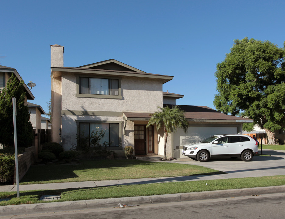 9121-9125 Park St in Bellflower, CA - Foto de edificio