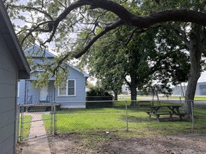 430 Ave B in Port Neches, TX - Building Photo - Building Photo