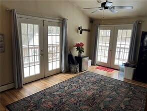 36 Tower Hill Rd in Cumberland, RI - Foto de edificio - Building Photo