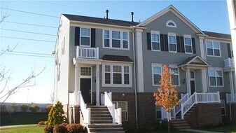 6126 N Pointe Dr in Pepper Pike, OH - Building Photo