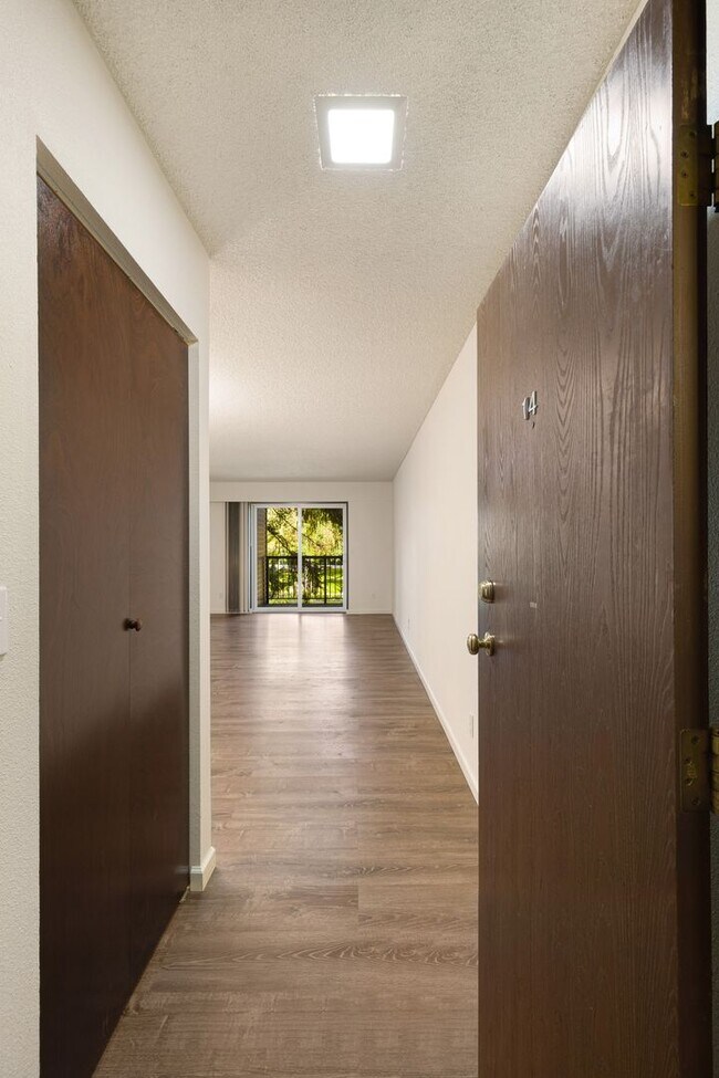 14650 NE 32nd St-Unit -A14 in Bellevue, WA - Building Photo - Building Photo