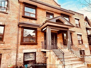 20 Triller Ave in Toronto, ON - Building Photo - Building Photo