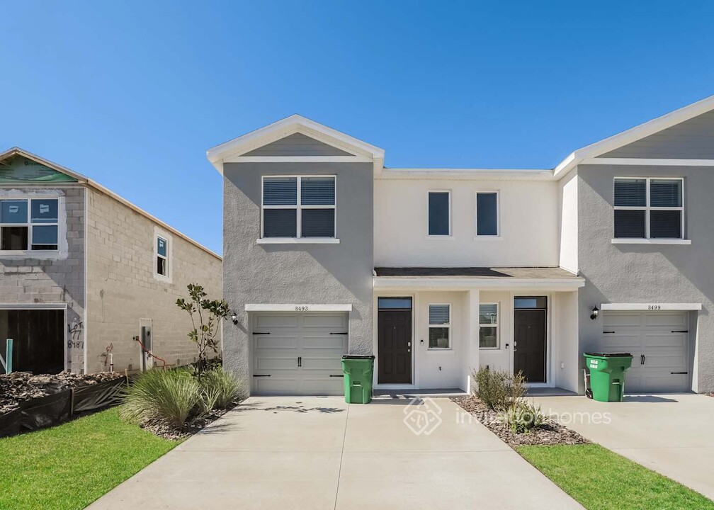 8493 Alpine Mdw Ln in Wesley Chapel, FL - Foto de edificio