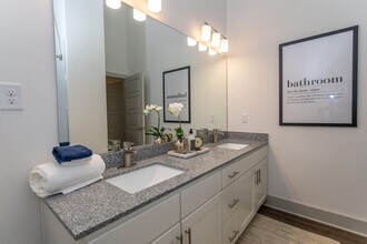 Amaze at NoDa in Charlotte, NC - Foto de edificio - Interior Photo