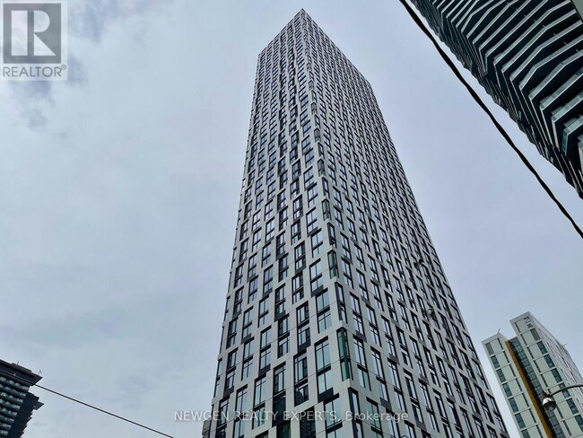 252-1252 Church St