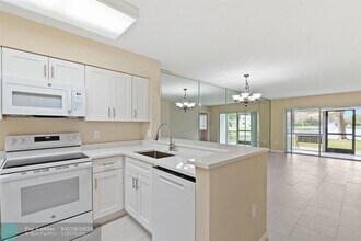 2236 N Cypress Bend Dr in Pompano Beach, FL - Building Photo - Building Photo