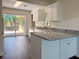 244 Greenbrier Dr NE in Fort Walton Beach, FL - Building Photo