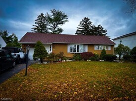 617 Sycamore St in Paramus, NJ - Building Photo