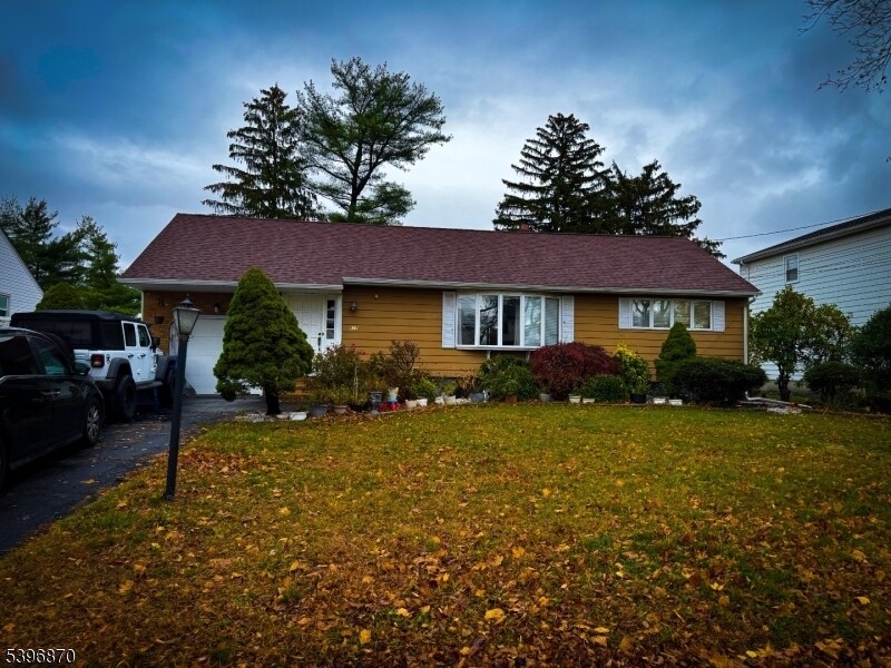 617 Sycamore St in Paramus, NJ - Building Photo