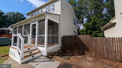 5813 Shana Pl in Burke, VA - Building Photo - Building Photo