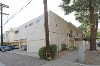 7256 Jordan Ave in Canoga Park, CA - Building Photo - Building Photo