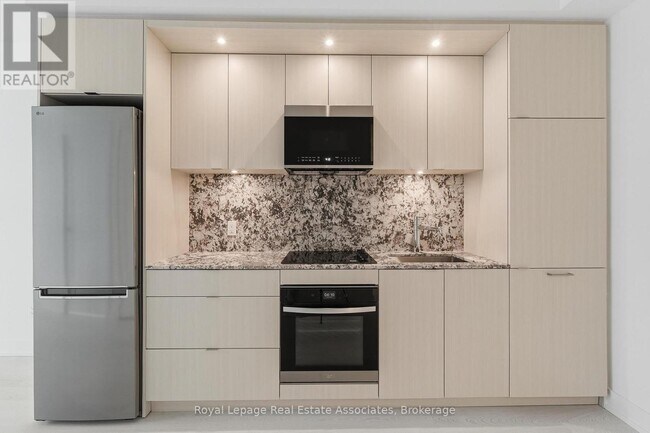 60 Central Park Roadway in Toronto, ON - Building Photo - Building Photo