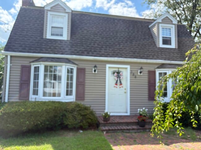 384 Abbott St