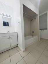 366 Forrest St, Unit 3 in Jersey City, NJ - Building Photo - Building Photo