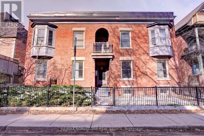 34 Winchester St in Toronto, ON - Building Photo - Building Photo