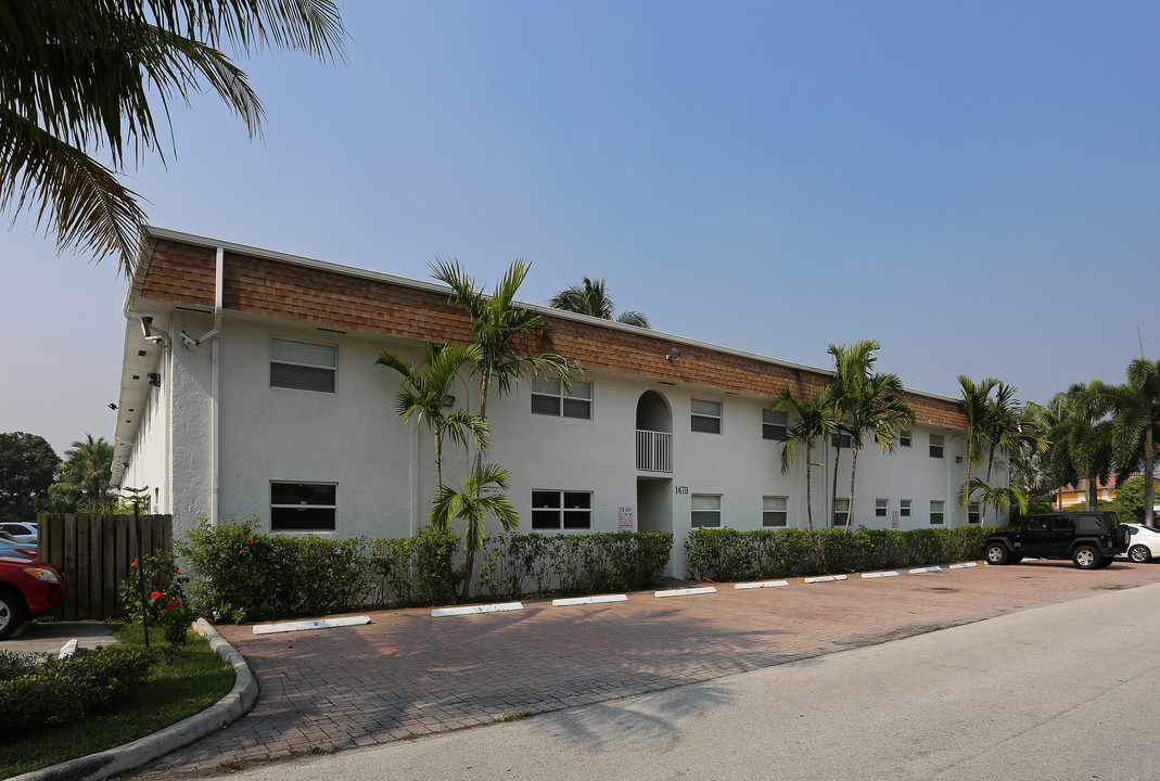 Wisteria Court in Fort Lauderdale, FL - Building Photo