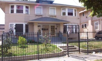 1322-1328 Linwood Ave in Los Angeles, CA - Building Photo