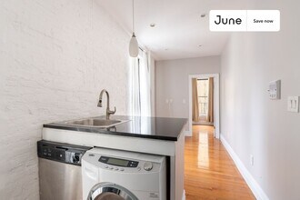 826 9th Ave in New York, NY - Building Photo - Building Photo