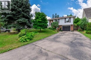 44 Valleyview Dr in Hamilton, ON - Building Photo