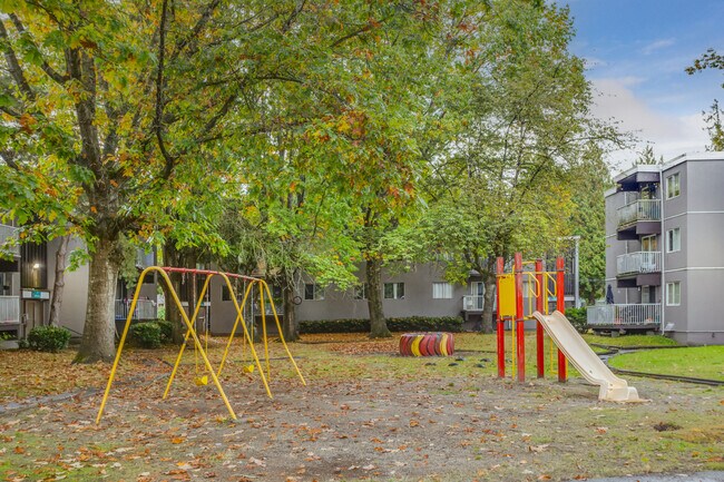 Regent Place Apartments in Surrey, BC - Building Photo - Building Photo