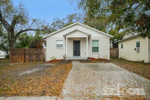 1002 E 108th Ave in Tampa, FL - Building Photo