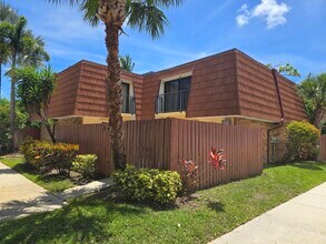 1505 Augusta Cir in Delray Beach, FL - Building Photo - Building Photo