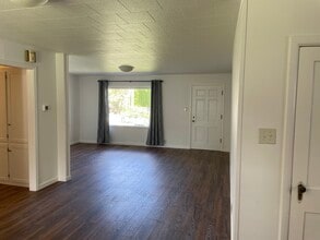 818 NE 13th St in McMinnville, OR - Building Photo - Building Photo