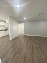 La Siesta Apartments I LLC in Fort Lauderdale, FL - Building Photo - Building Photo