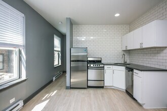 944 W Montrose Ave in Chicago, IL - Building Photo - Building Photo