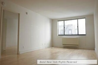 323 W 96th St in New York, NY - Building Photo - Building Photo