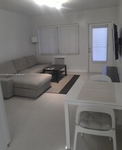 921 Meridian Ave in Miami Beach, FL - Building Photo - Building Photo