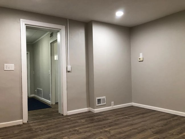 1421 E Elza Ave in Hazel Park, MI - Building Photo - Building Photo