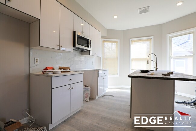 24 Long Ave, Unit 2 in Boston, MA - Building Photo - Building Photo