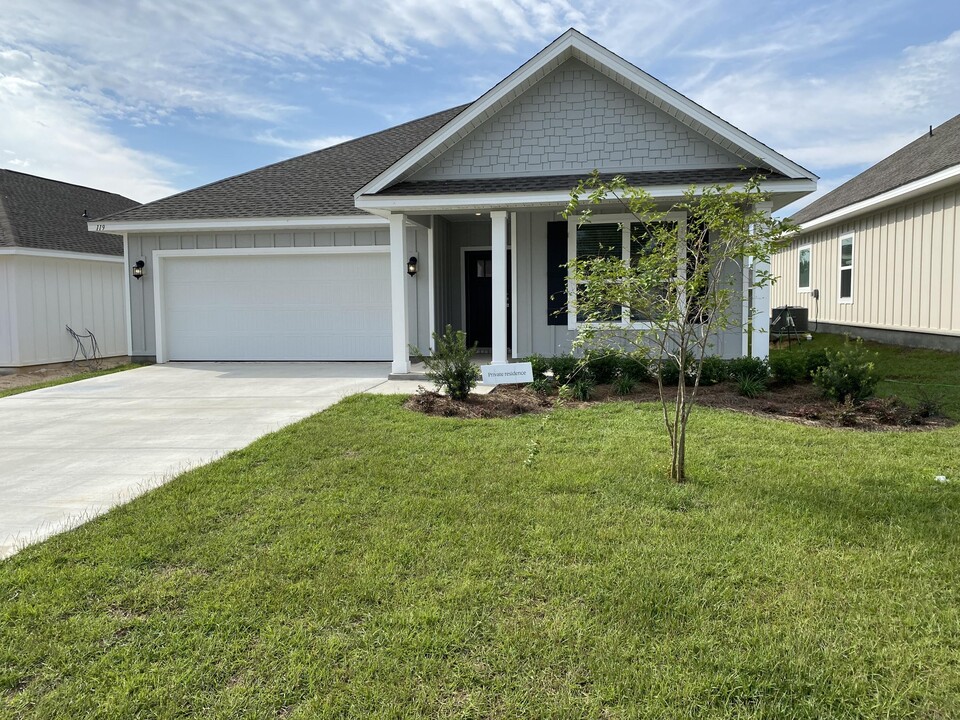 119 Blooming Cv in Crestview, FL - Building Photo