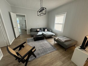 1532 Hamilton Ave NW-Unit -Unit 1 in Grand Rapids, MI - Building Photo - Building Photo